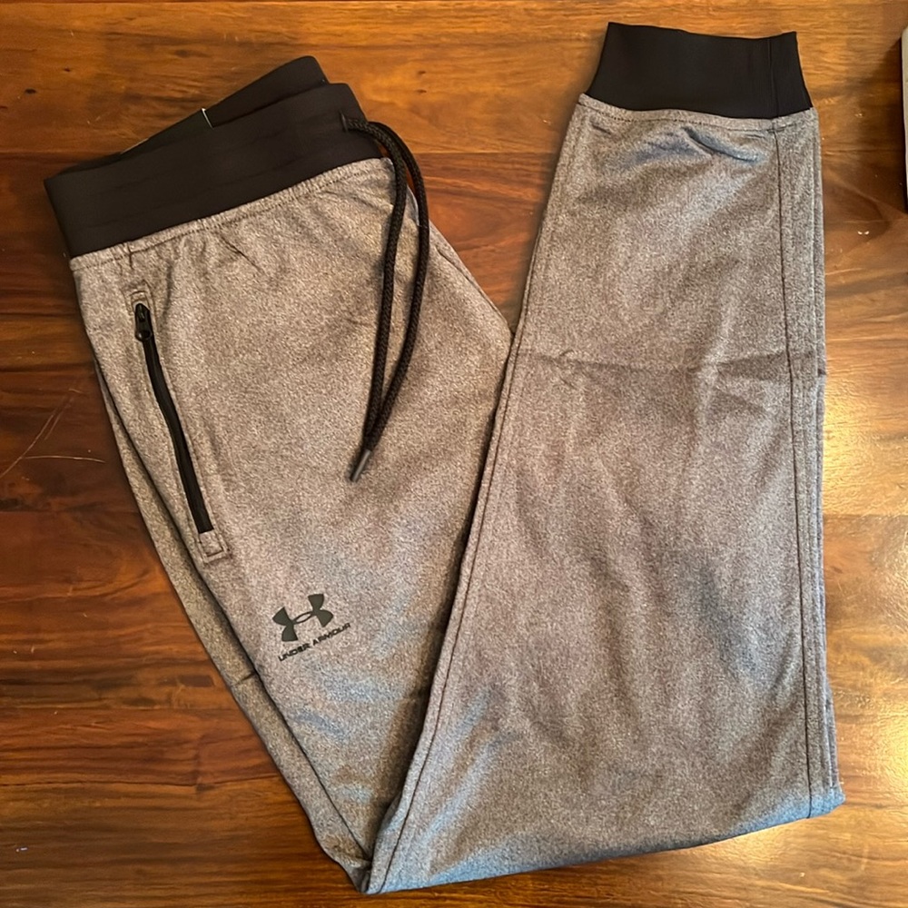 NWT GRAY AND BLACK UNDER ARMOUR JOGGERS